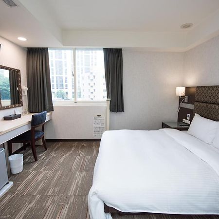 Junli Hotel Banciao Eksteriør billede