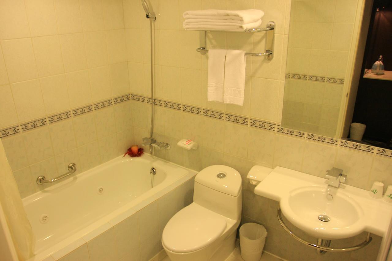 Junli Hotel Banciao Eksteriør billede