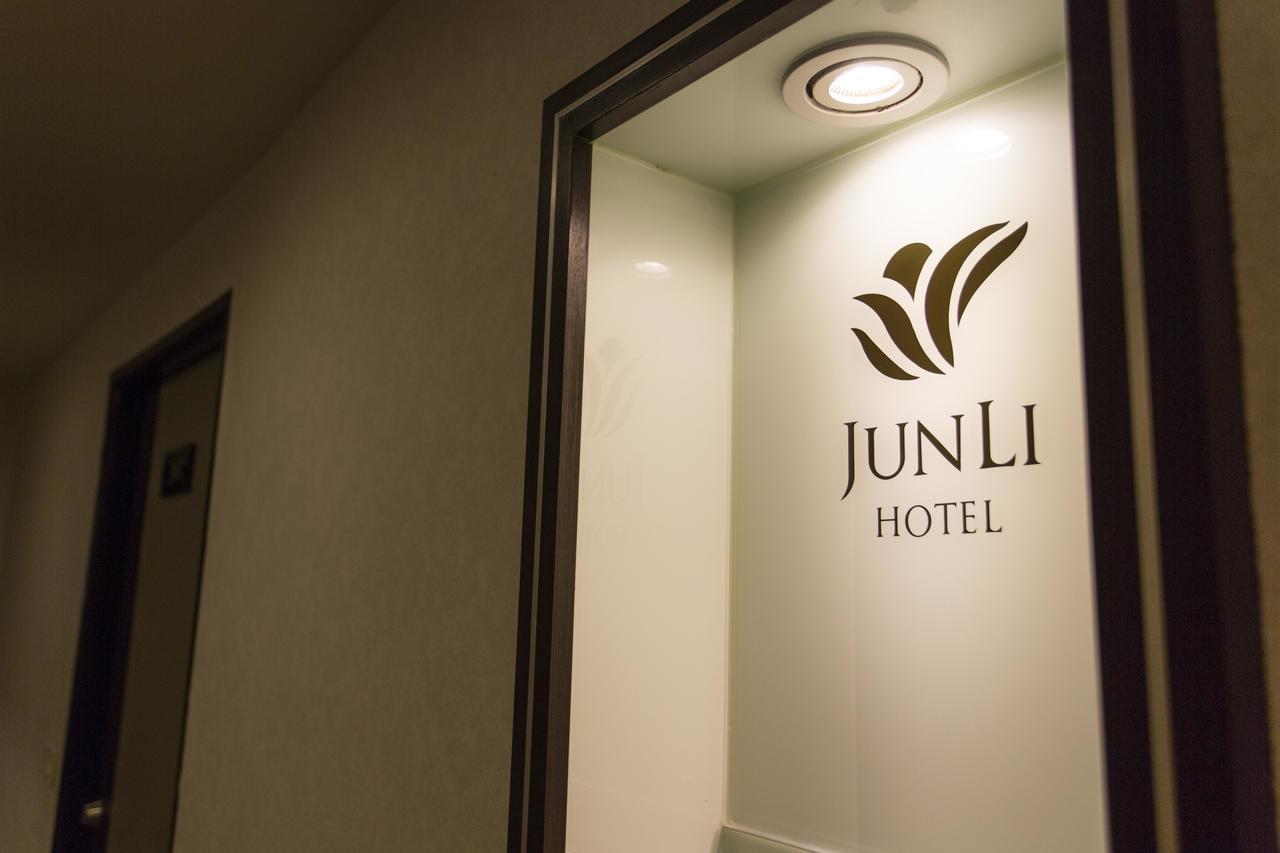 Junli Hotel Banciao Eksteriør billede