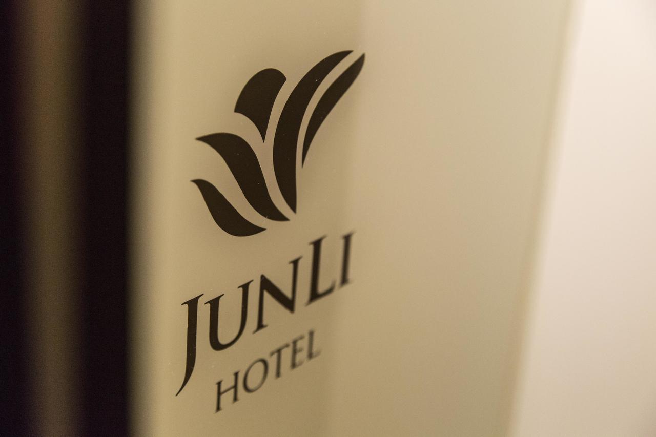 Junli Hotel Banciao Eksteriør billede