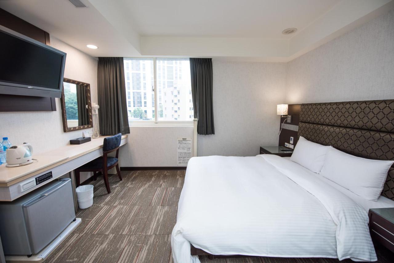 Junli Hotel Banciao Eksteriør billede