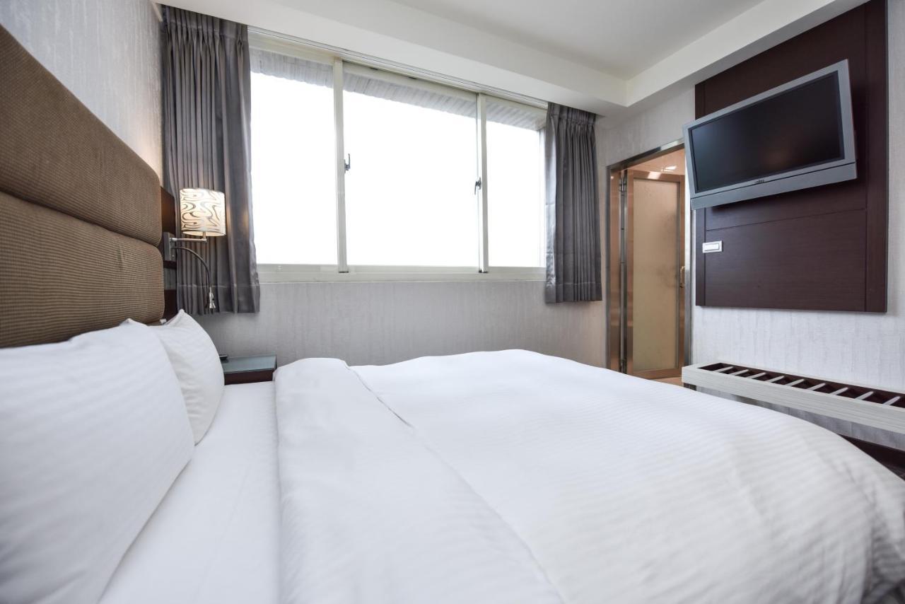 Junli Hotel Banciao Eksteriør billede